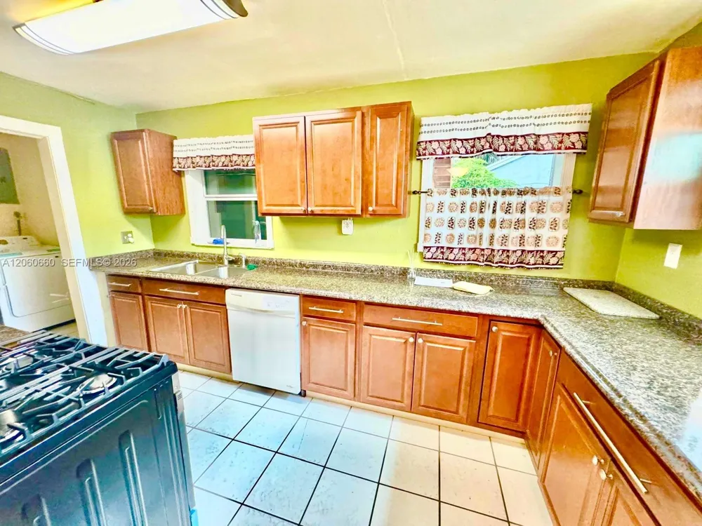5755 Winfield Blvd #101 Margate, FL 33063