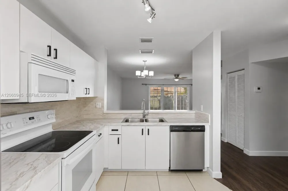 634 NW 208th Dr Pembroke Pines, FL 33029