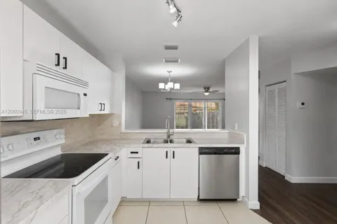 634 NW 208th Dr
