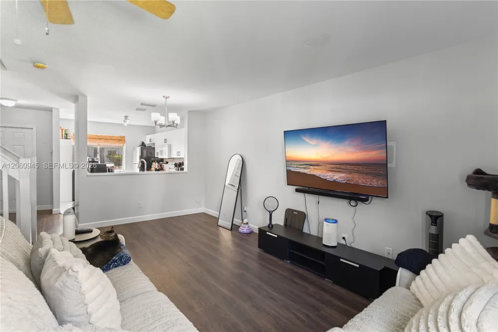 634 NW 208th Dr Pembroke Pines, FL 33029
