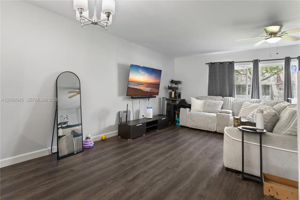 634 NW 208th Dr Pembroke Pines, FL 33029