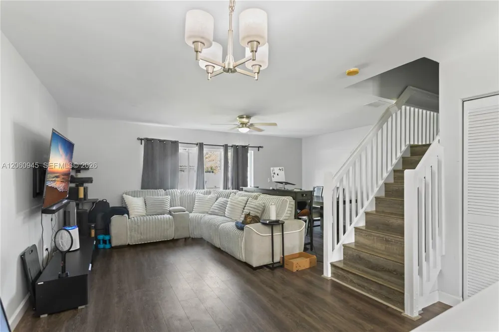 634 NW 208th Dr Pembroke Pines, FL 33029