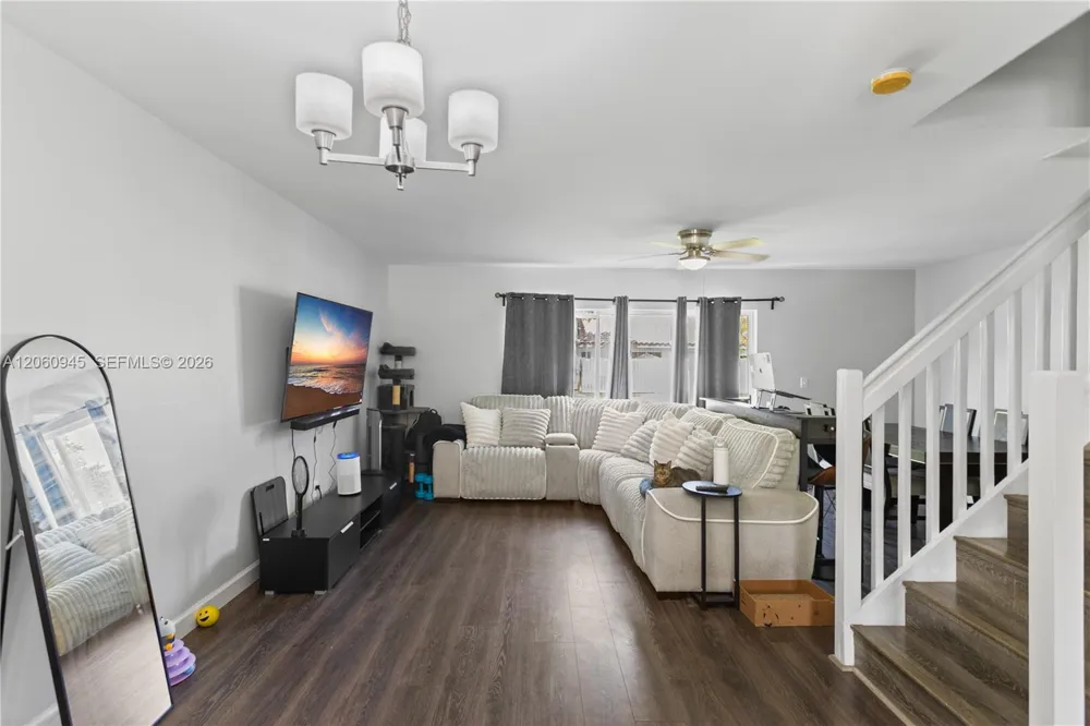 634 NW 208th Dr Pembroke Pines, FL 33029