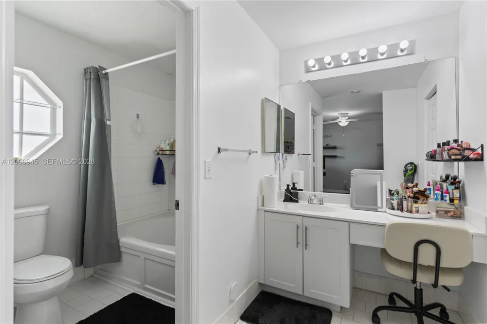 634 NW 208th Dr Pembroke Pines, FL 33029