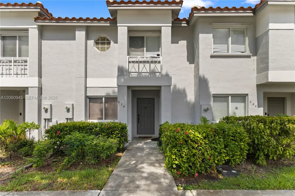 634 NW 208th Dr Pembroke Pines, FL 33029