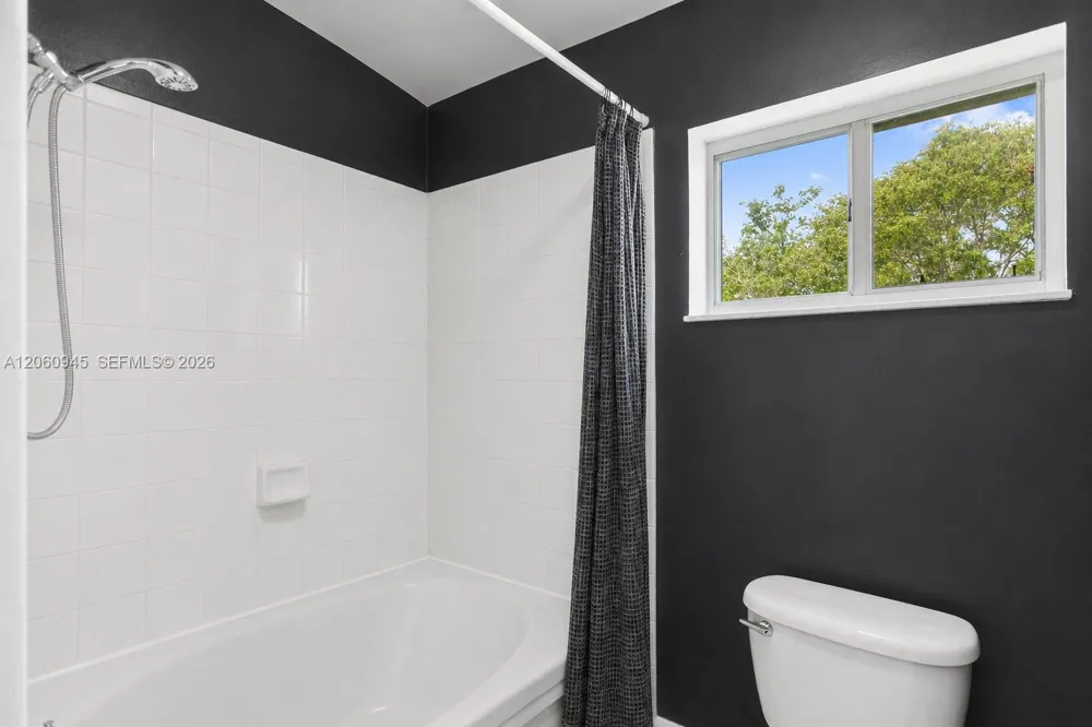634 NW 208th Dr Pembroke Pines, FL 33029