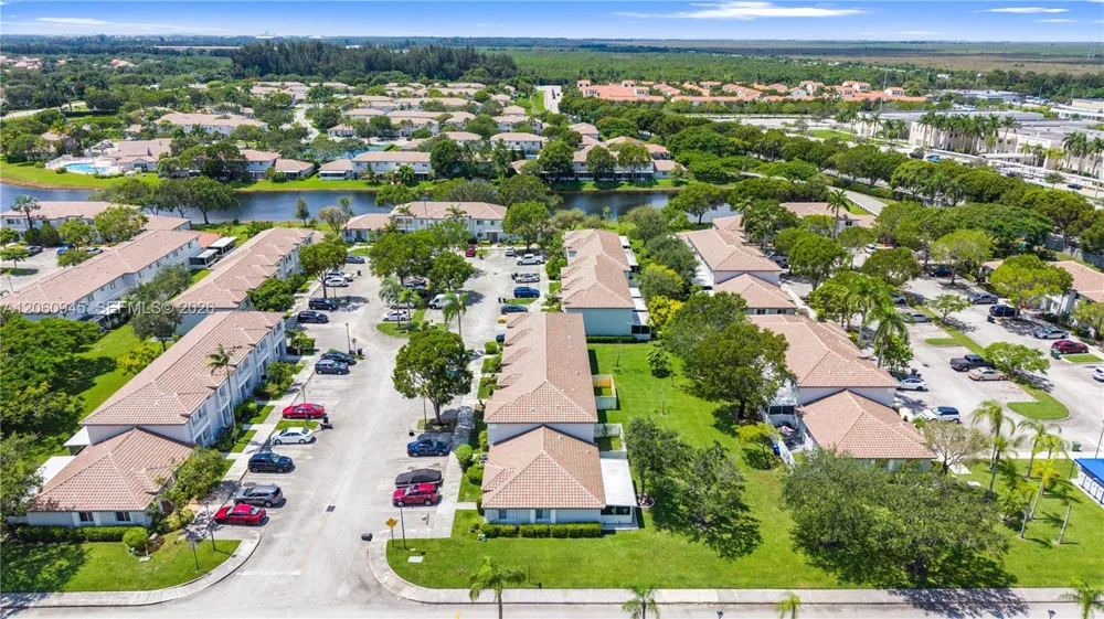 634 NW 208th Dr Pembroke Pines, FL 33029