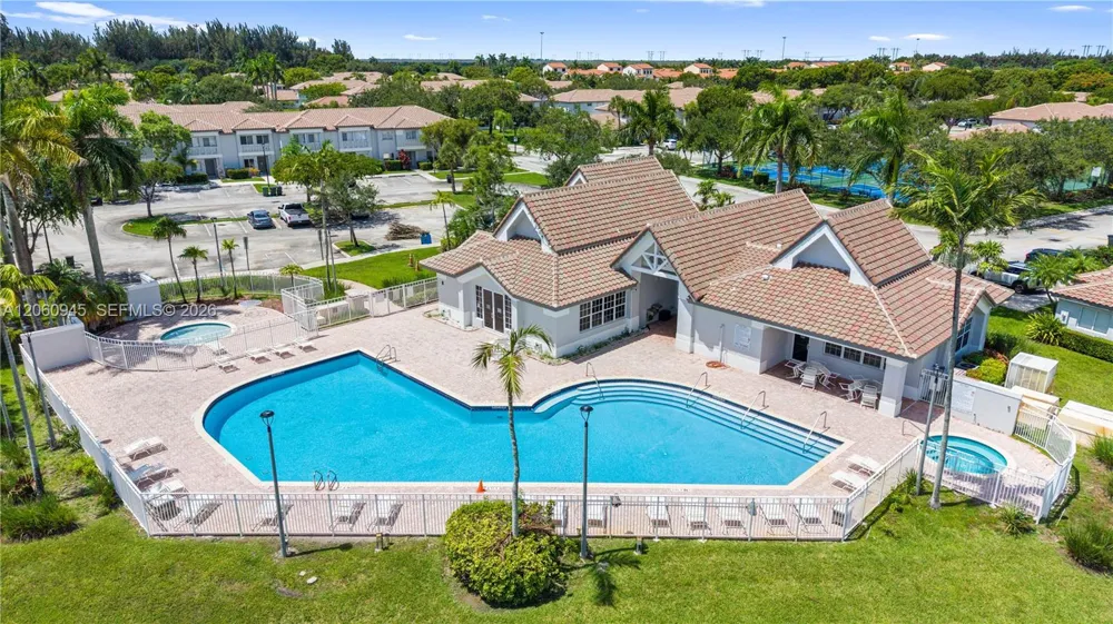 634 NW 208th Dr Pembroke Pines, FL 33029
