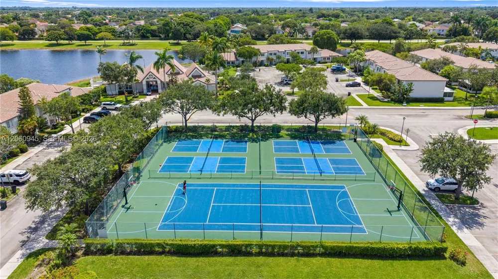 634 NW 208th Dr Pembroke Pines, FL 33029