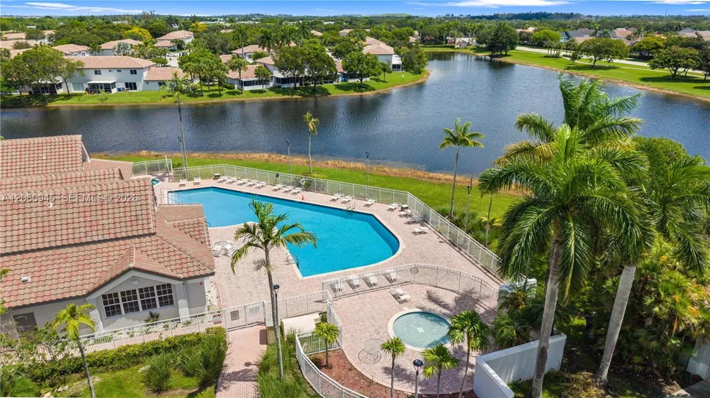 634 NW 208th Dr Pembroke Pines, FL 33029