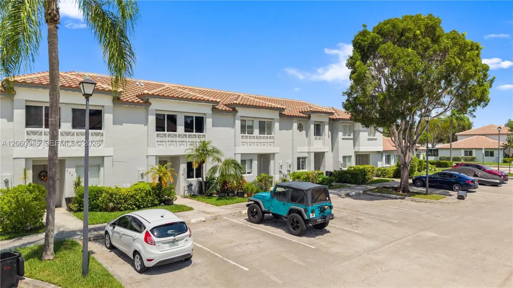 634 NW 208th Dr Pembroke Pines, FL 33029