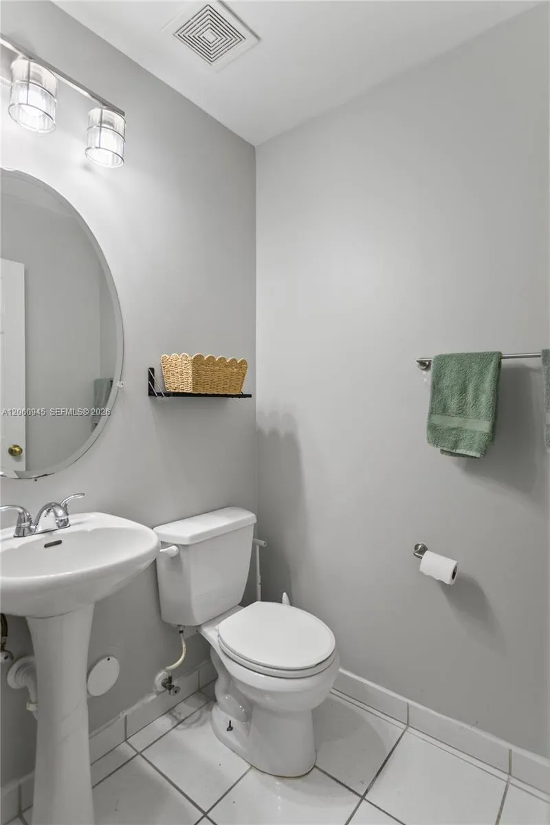 634 NW 208th Dr Pembroke Pines, FL 33029
