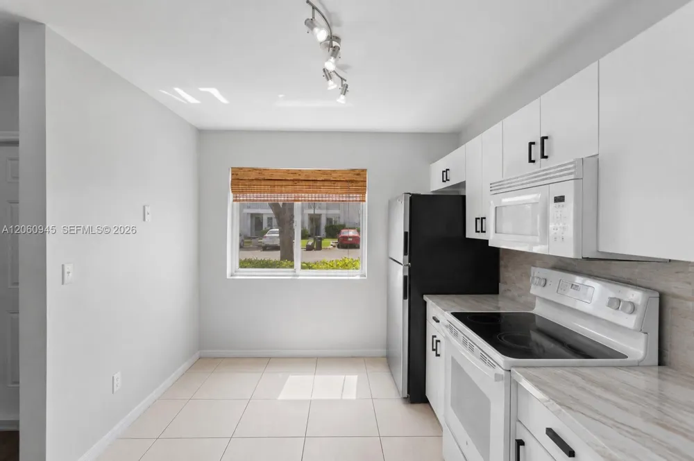 634 NW 208th Dr Pembroke Pines, FL 33029