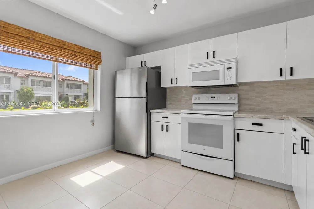 634 NW 208th Dr Pembroke Pines, FL 33029