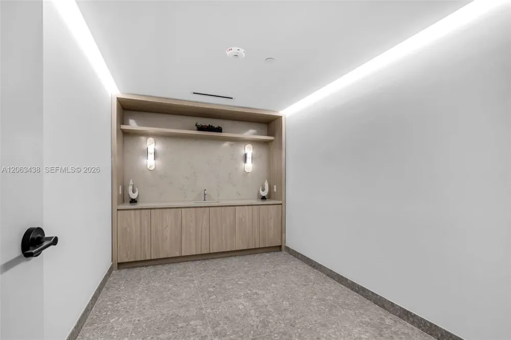 225 Miami Ave #PH-3712 Miami, FL 33128