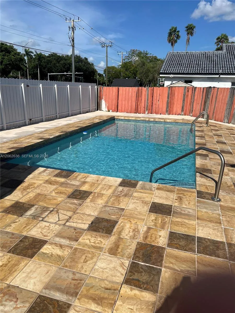 15253 SW 56th Ter Miami, FL 33193