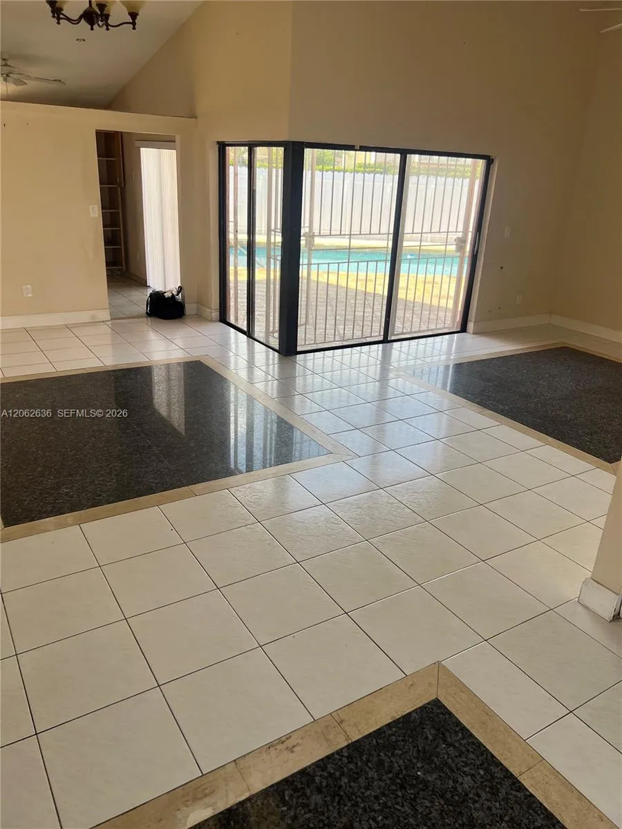 15253 SW 56th Ter Miami, FL 33193