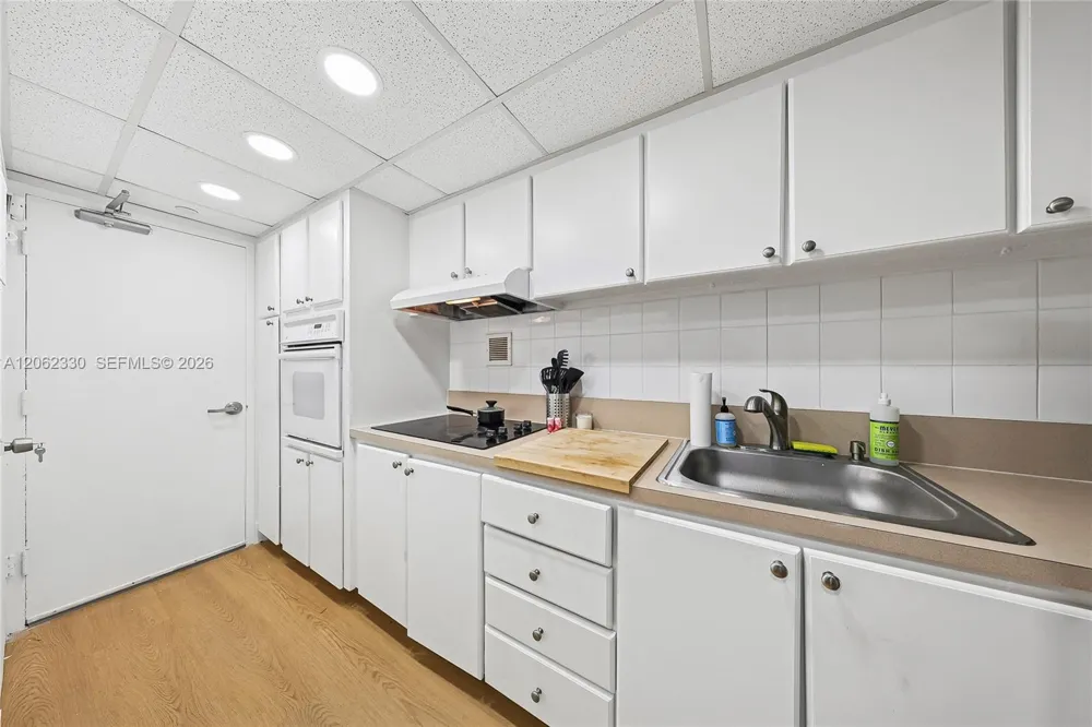 1200 West Ave #1502 Miami Beach, FL 33139