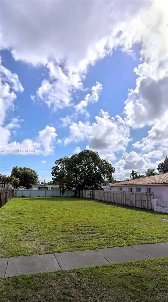 5520 SW 1st St Miami, FL 33134