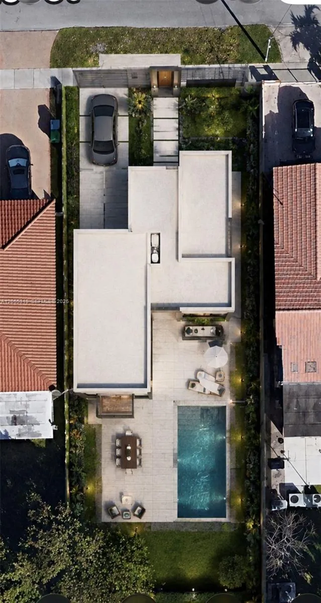 5520 SW 1st St Miami, FL 33134