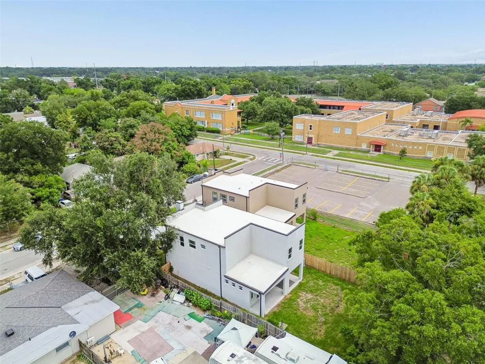 1515 E 27TH AVENUE Tampa, FL 33605