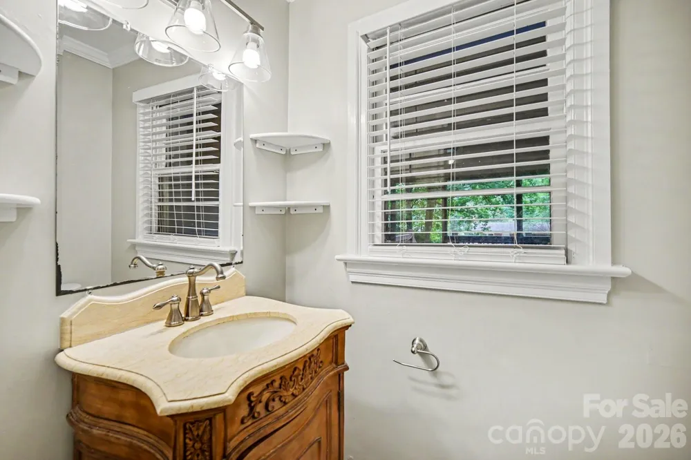 704 1st Avenue Place NE Conover, NC 28613