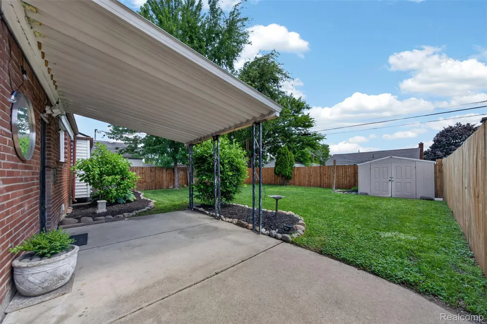 28202 Hollywood Street Roseville City, MI 48066