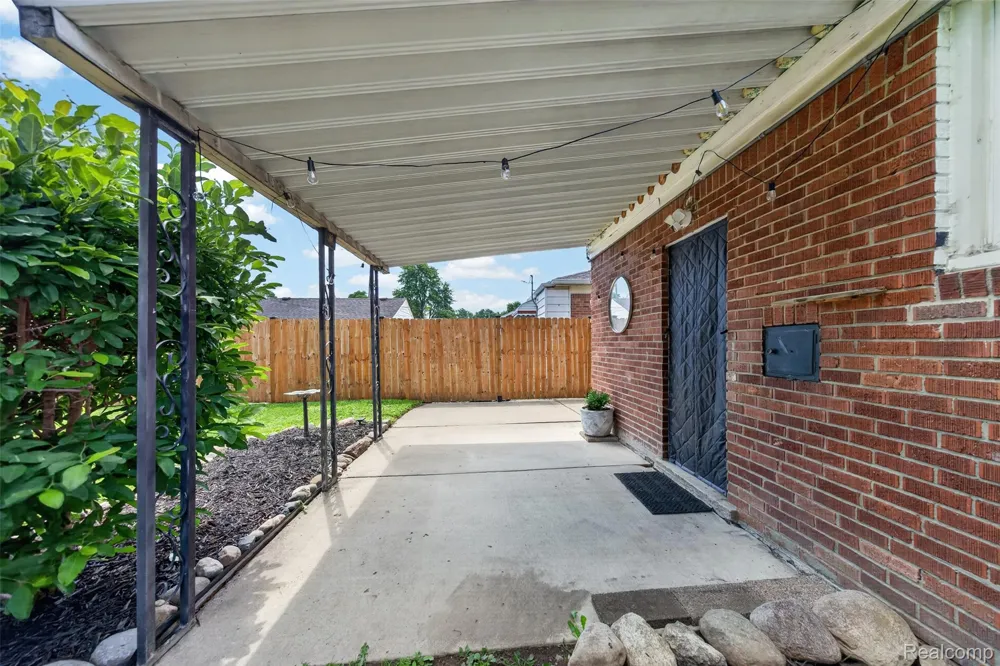 28202 Hollywood Street Roseville City, MI 48066