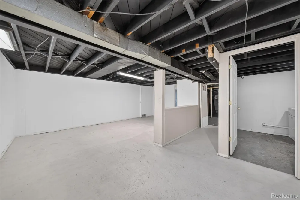 28202 Hollywood Street Roseville City, MI 48066