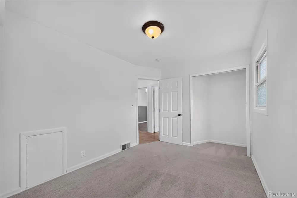 28202 Hollywood Street Roseville City, MI 48066