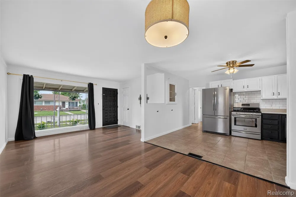 28202 Hollywood Street Roseville City, MI 48066