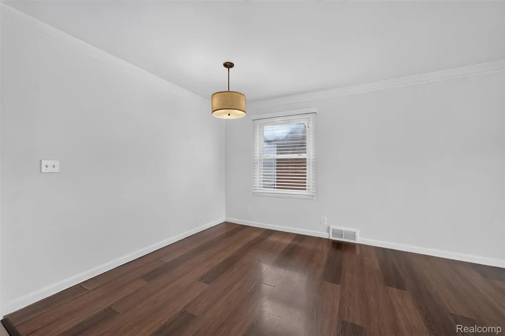 28202 Hollywood Street Roseville City, MI 48066