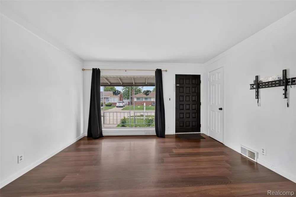 28202 Hollywood Street Roseville City, MI 48066