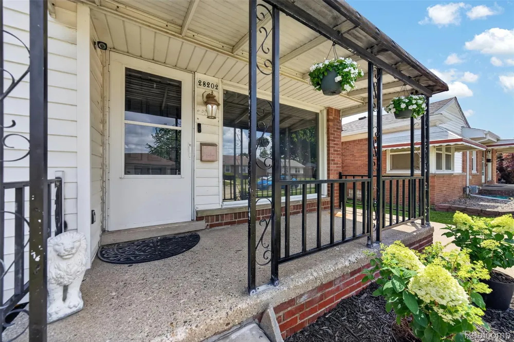 28202 Hollywood Street Roseville City, MI 48066