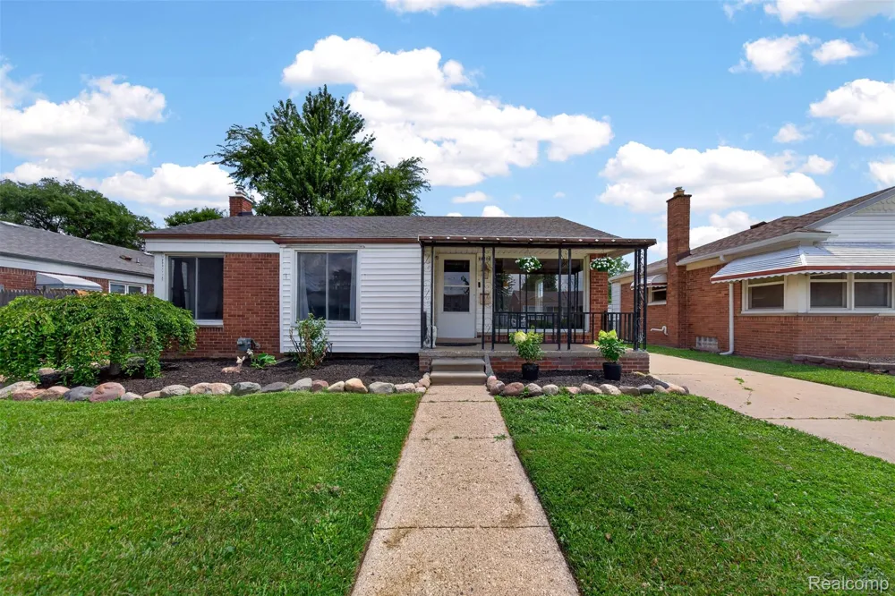 28202 Hollywood Street Roseville City, MI 48066