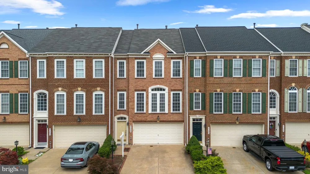 41794 EXPECTATION SQUARE Aldie, VA 20105