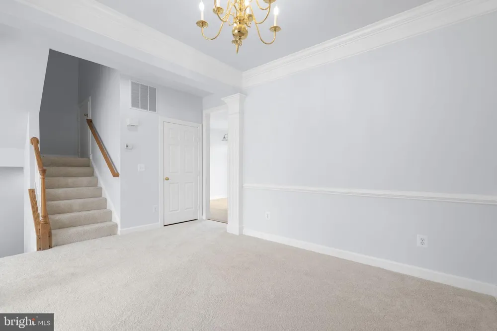 41794 EXPECTATION SQUARE Aldie, VA 20105