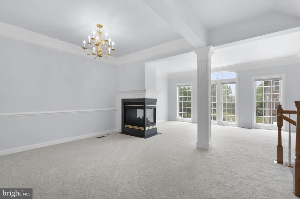 41794 EXPECTATION SQUARE Aldie, VA 20105