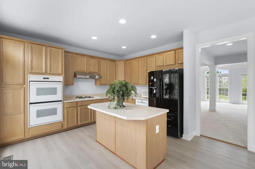 41794 EXPECTATION SQUARE Aldie, VA 20105