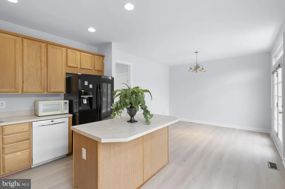 41794 EXPECTATION SQUARE Aldie, VA 20105