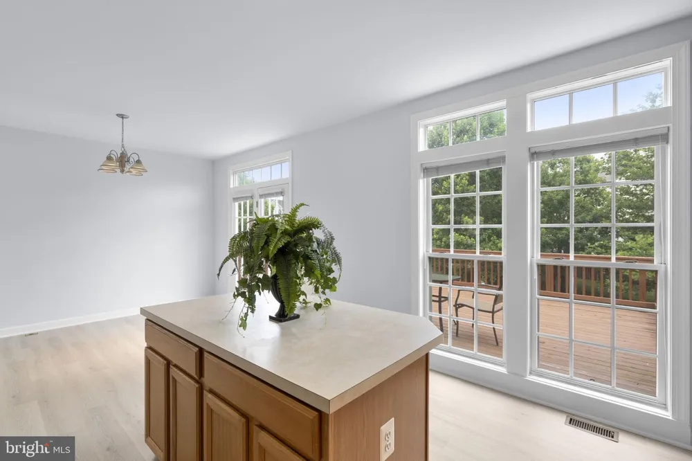 41794 EXPECTATION SQUARE Aldie, VA 20105