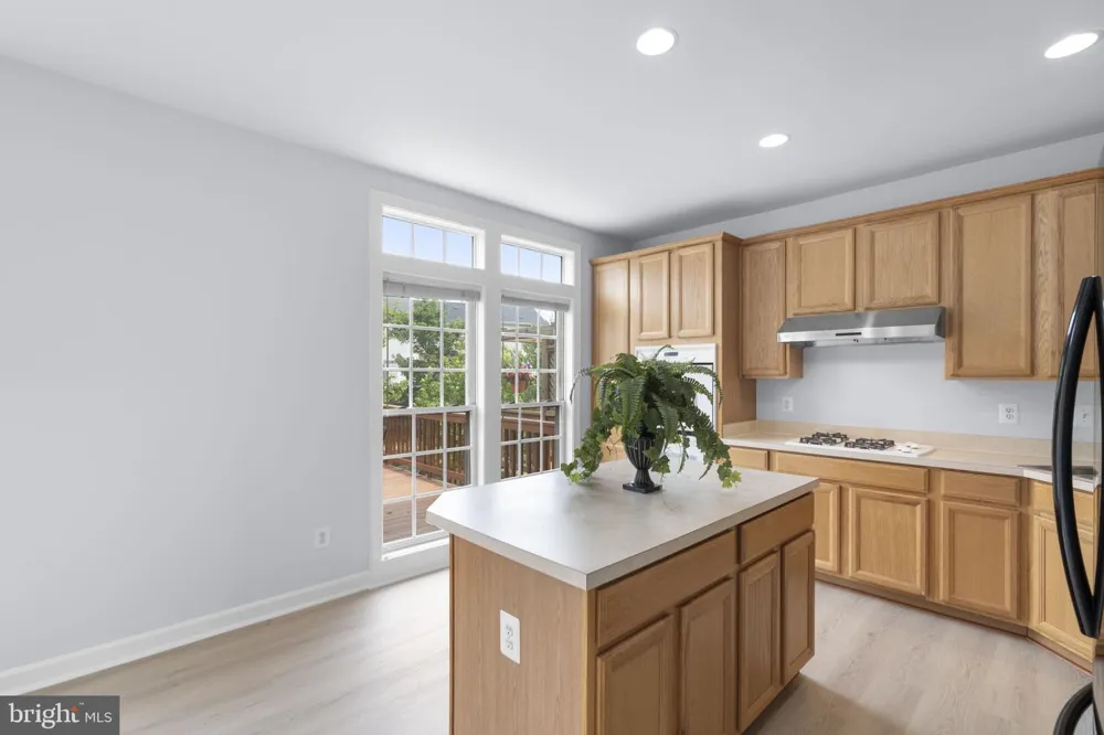 41794 EXPECTATION SQUARE Aldie, VA 20105