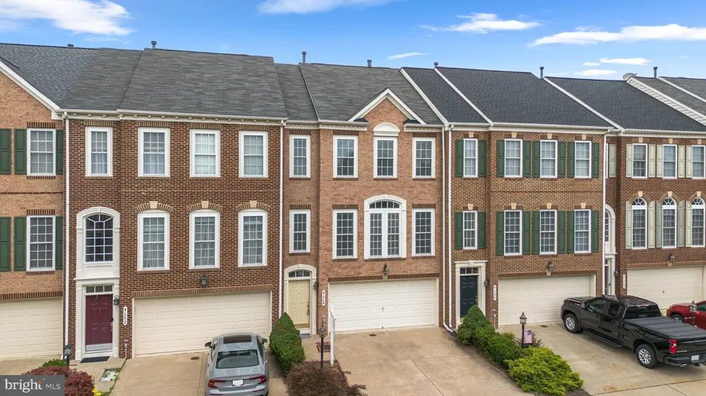 41794 EXPECTATION SQUARE Aldie, VA 20105