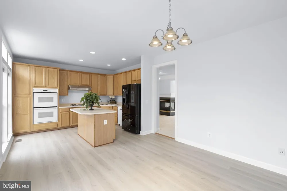 41794 EXPECTATION SQUARE Aldie, VA 20105