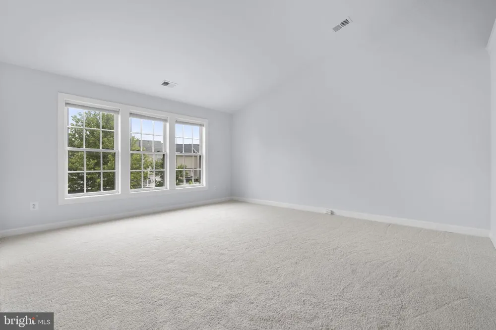 41794 EXPECTATION SQUARE Aldie, VA 20105