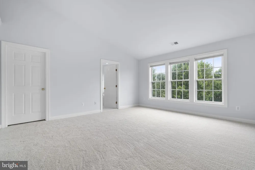 41794 EXPECTATION SQUARE Aldie, VA 20105