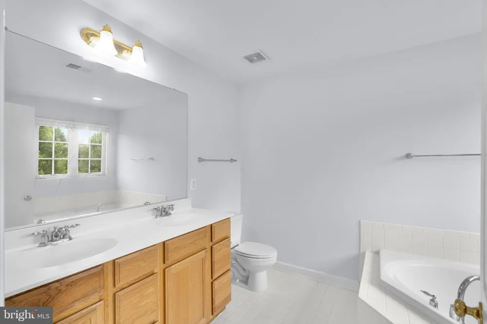 41794 EXPECTATION SQUARE Aldie, VA 20105