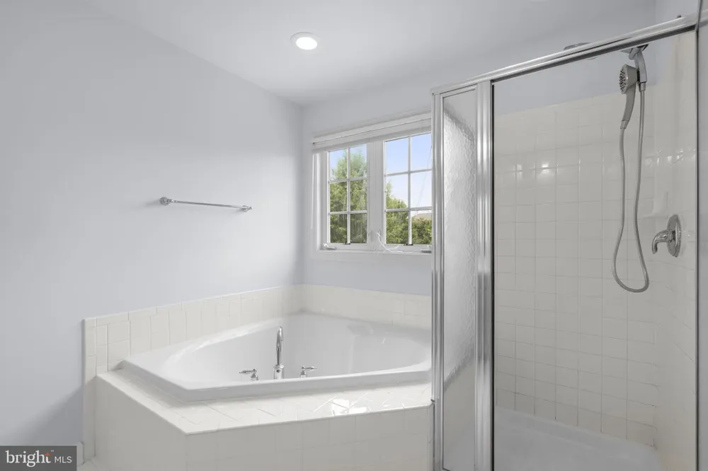 41794 EXPECTATION SQUARE Aldie, VA 20105