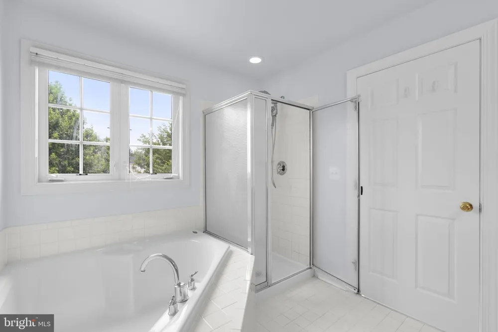 41794 EXPECTATION SQUARE Aldie, VA 20105