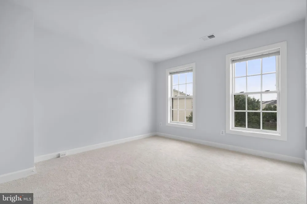 41794 EXPECTATION SQUARE Aldie, VA 20105